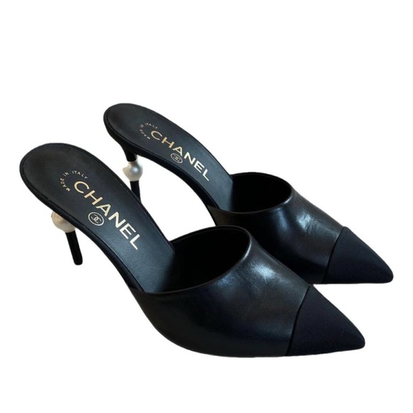 ✨Chanel heels. LIGHTLY USED.✨ - Picture 1 of 10
